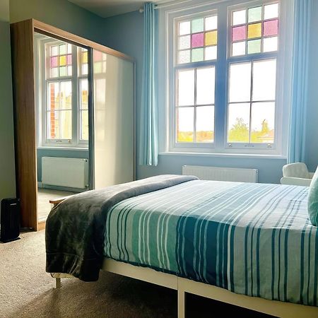 Lovely 2 Bed 2 Bath Flat With Free Parking Poole Eksteriør billede