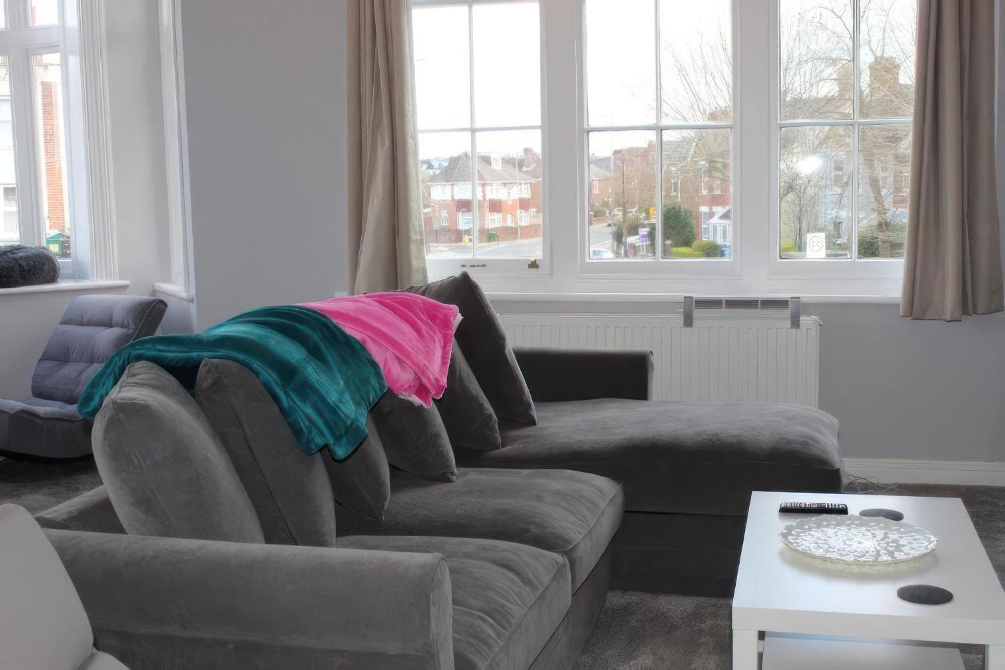 Lovely 2 Bed 2 Bath Flat With Free Parking Poole Eksteriør billede