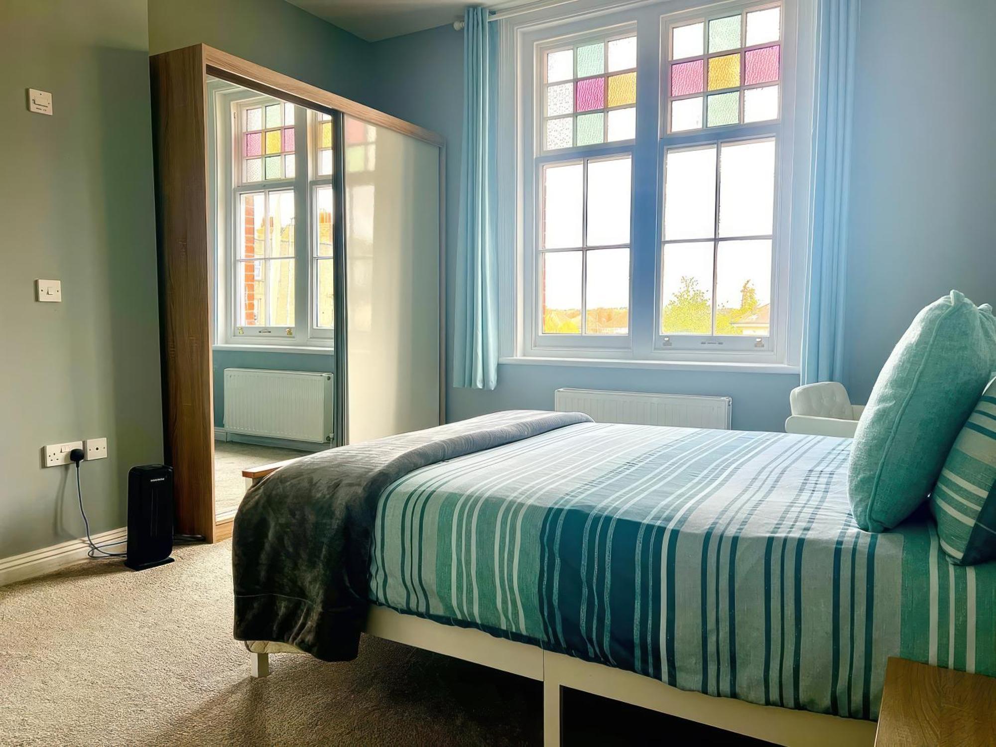 Lovely 2 Bed 2 Bath Flat With Free Parking Poole Eksteriør billede
