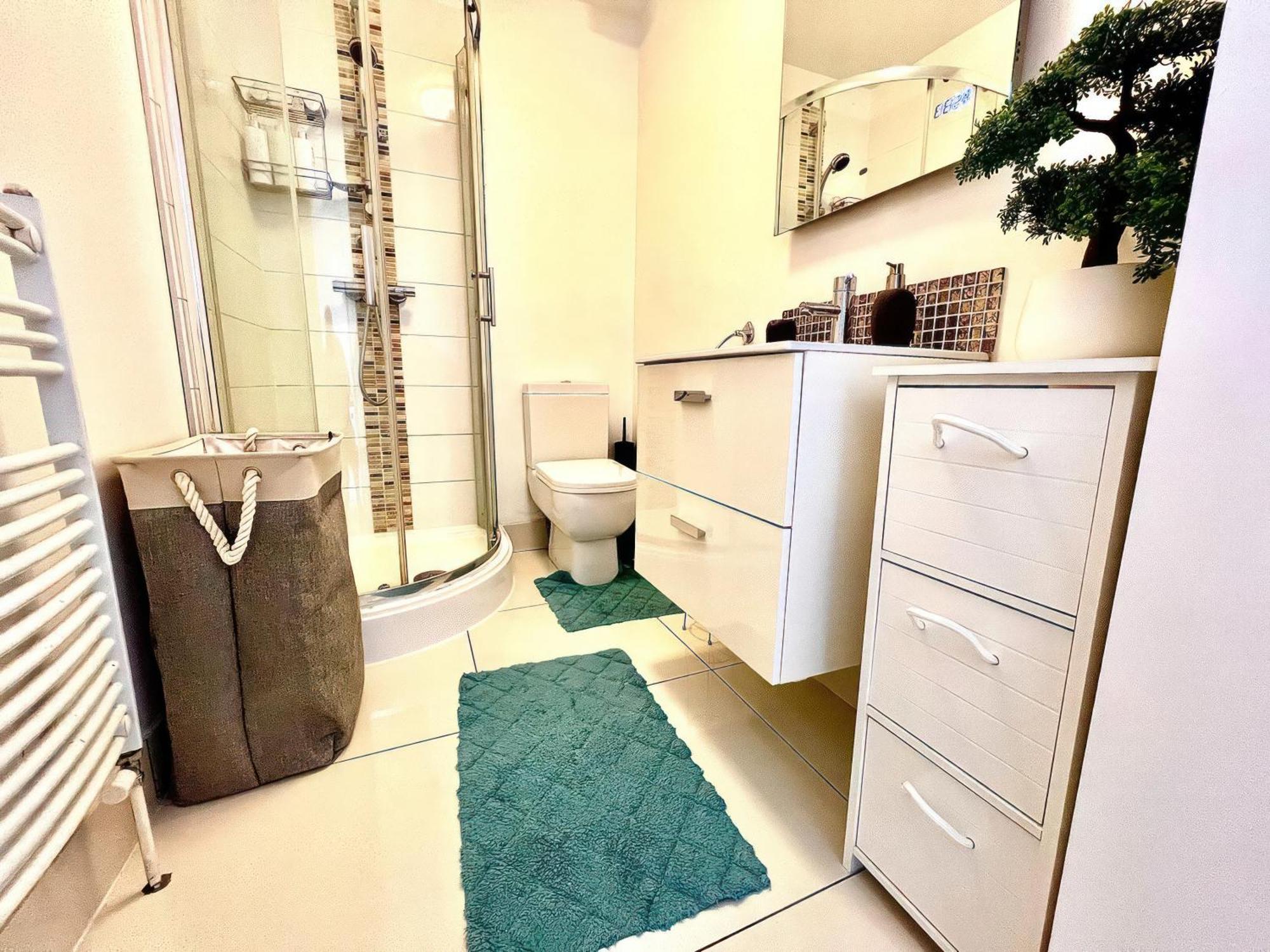 Lovely 2 Bed 2 Bath Flat With Free Parking Poole Eksteriør billede