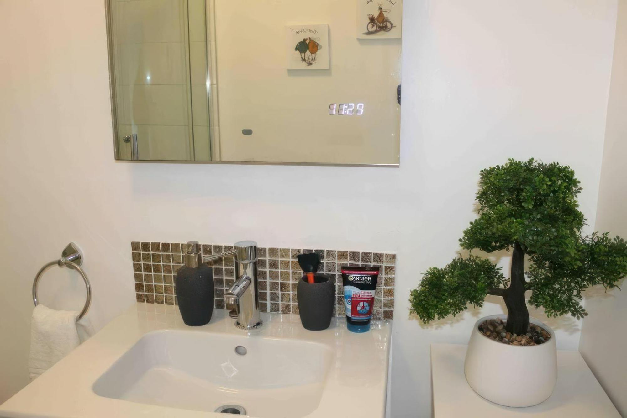 Lovely 2 Bed 2 Bath Flat With Free Parking Poole Eksteriør billede