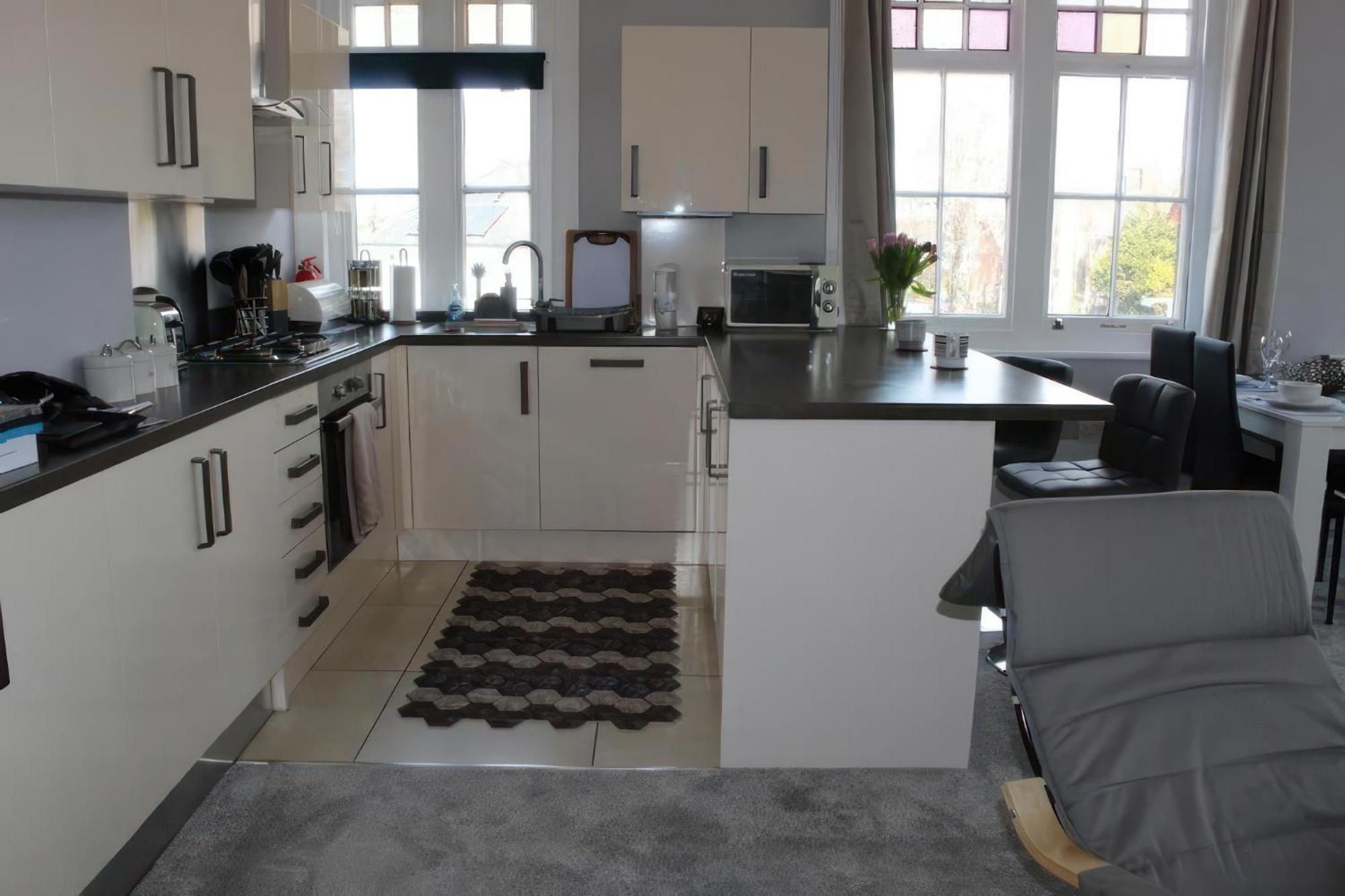 Lovely 2 Bed 2 Bath Flat With Free Parking Poole Eksteriør billede