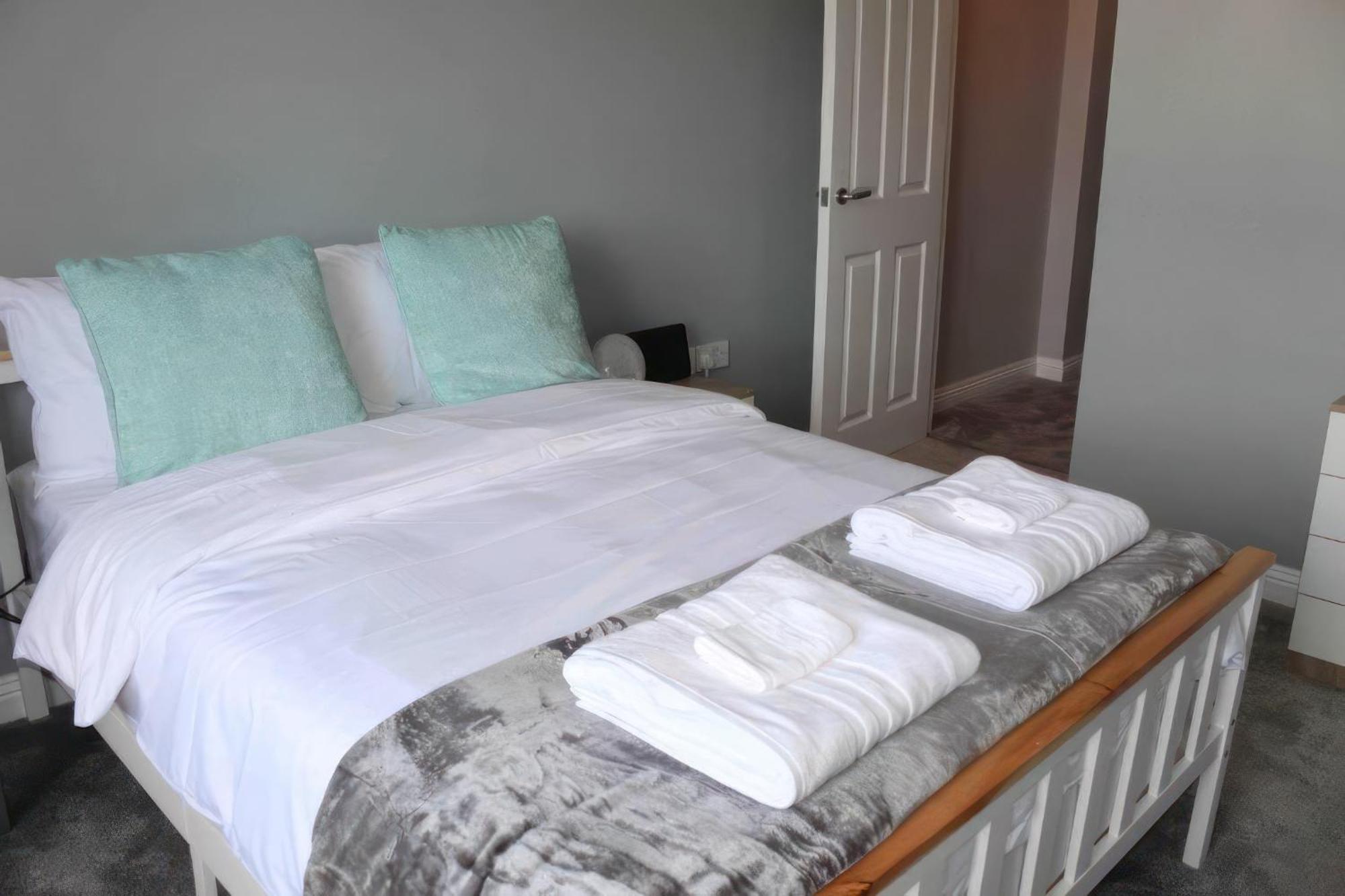 Lovely 2 Bed 2 Bath Flat With Free Parking Poole Eksteriør billede
