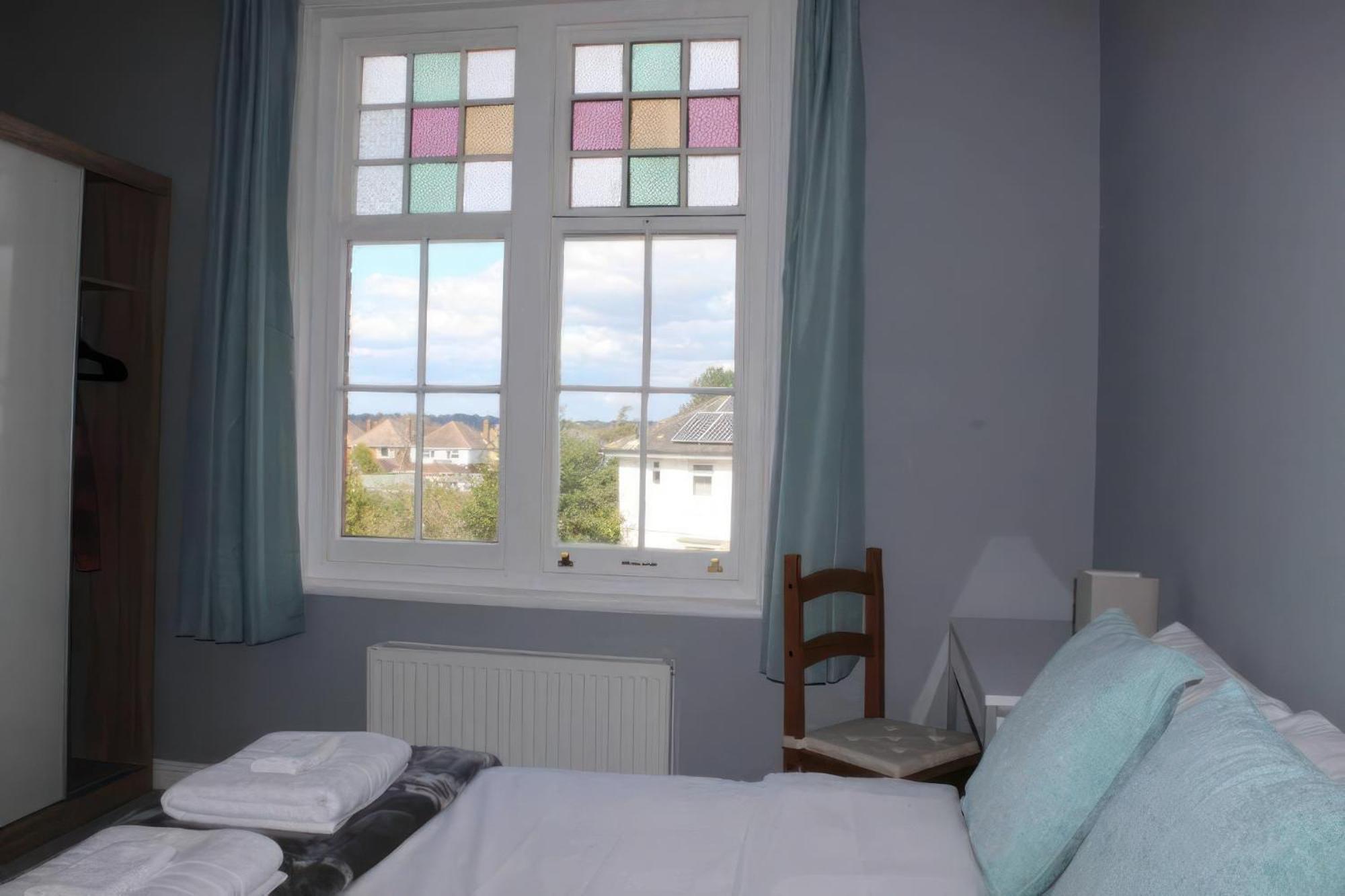 Lovely 2 Bed 2 Bath Flat With Free Parking Poole Eksteriør billede