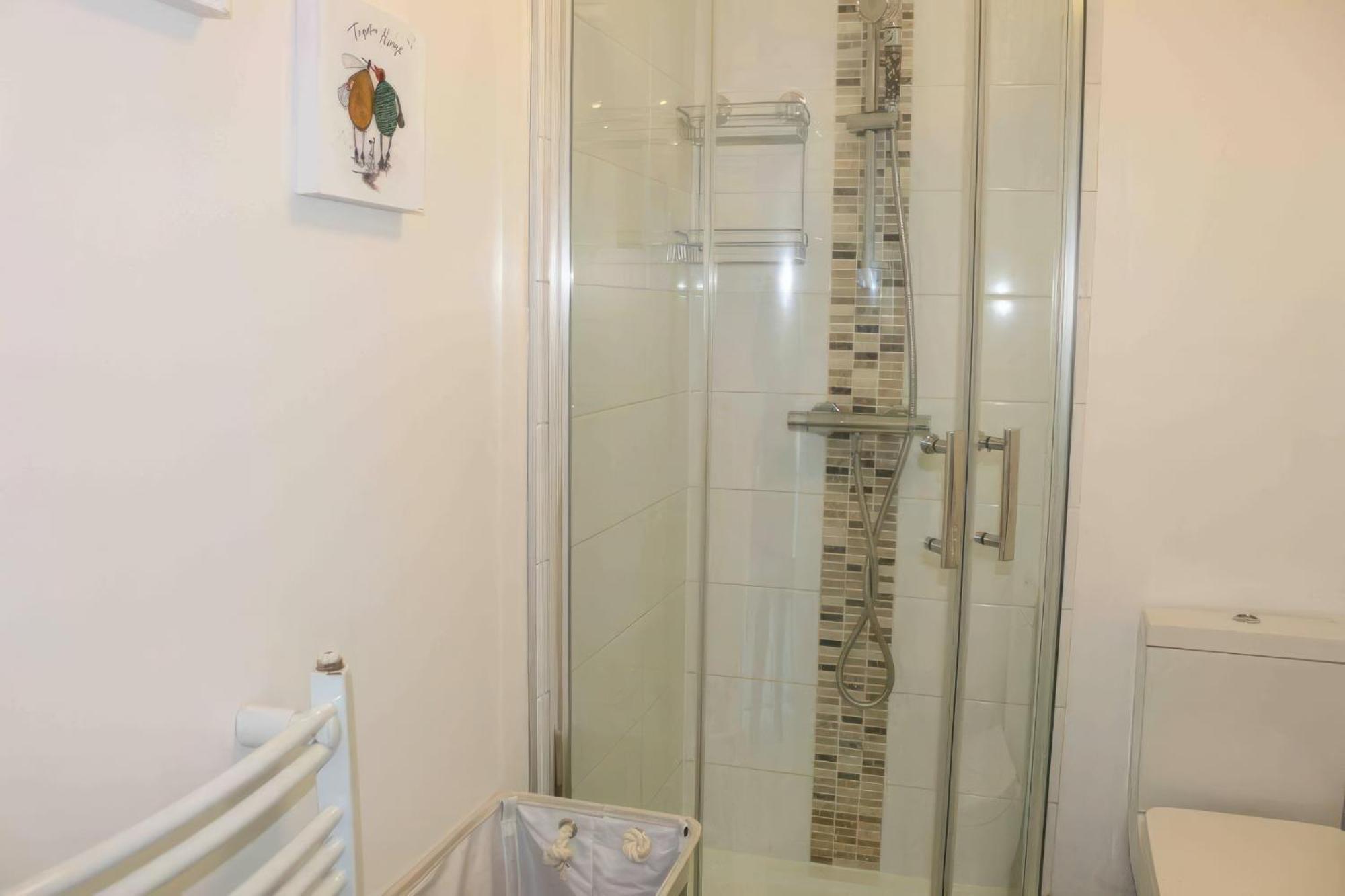 Lovely 2 Bed 2 Bath Flat With Free Parking Poole Eksteriør billede