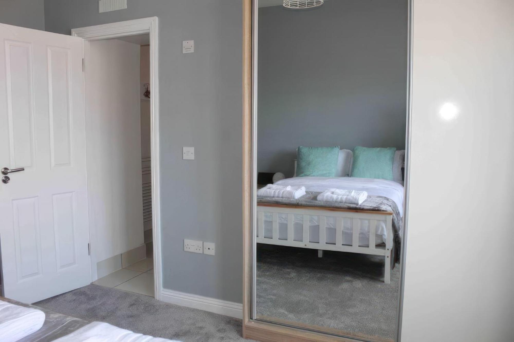 Lovely 2 Bed 2 Bath Flat With Free Parking Poole Eksteriør billede