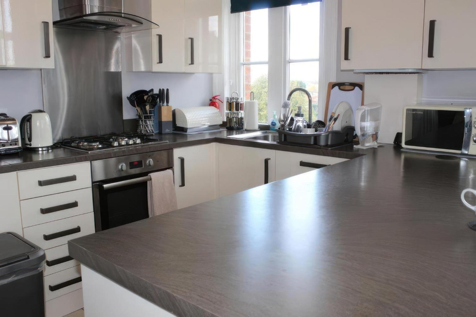 Lovely 2 Bed 2 Bath Flat With Free Parking Poole Eksteriør billede