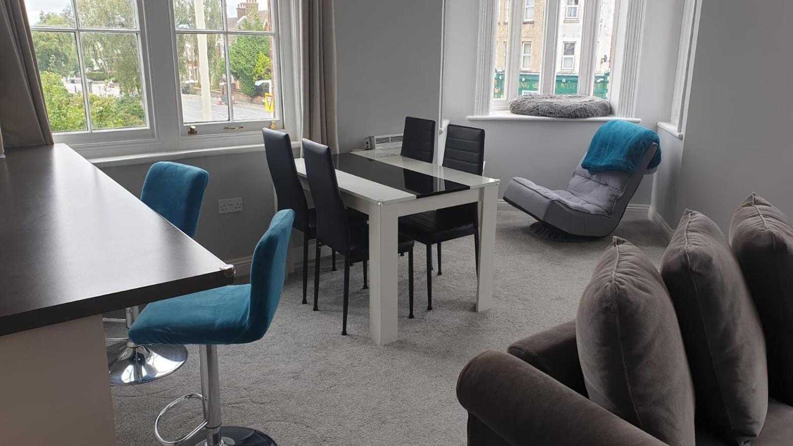 Lovely 2 Bed 2 Bath Flat With Free Parking Poole Eksteriør billede